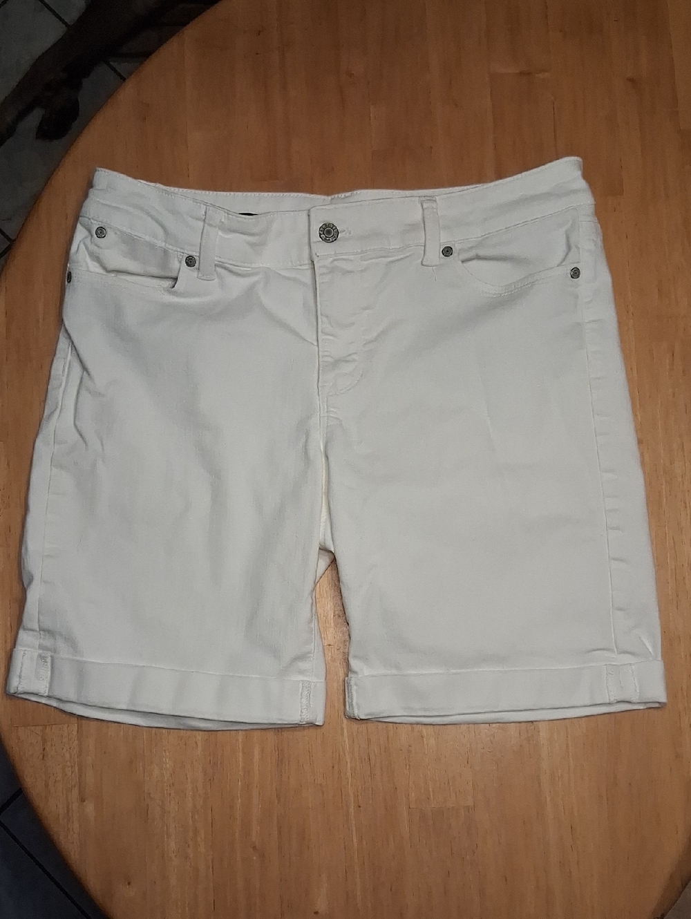 Talbots Flawless Five-Pocket White Cuffed Bermuda Shorts Size 10